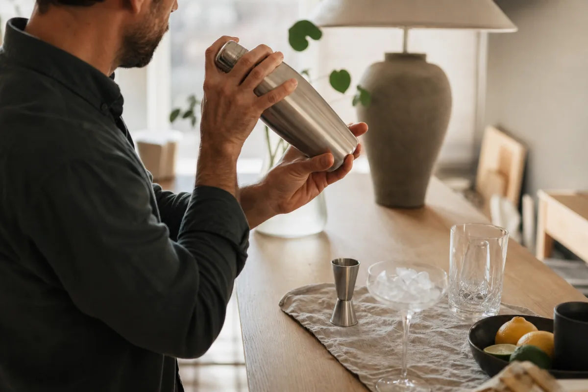Så väljer du cocktailshaker som känns proffsig i handen